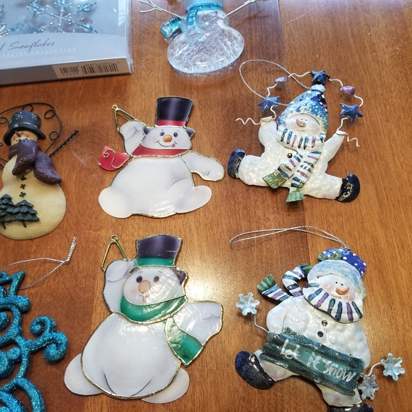 Mixture of Snowman and Snowflake ornaments - Picture 6 of 8